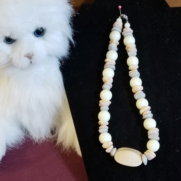 VINTAGE bead necklace
